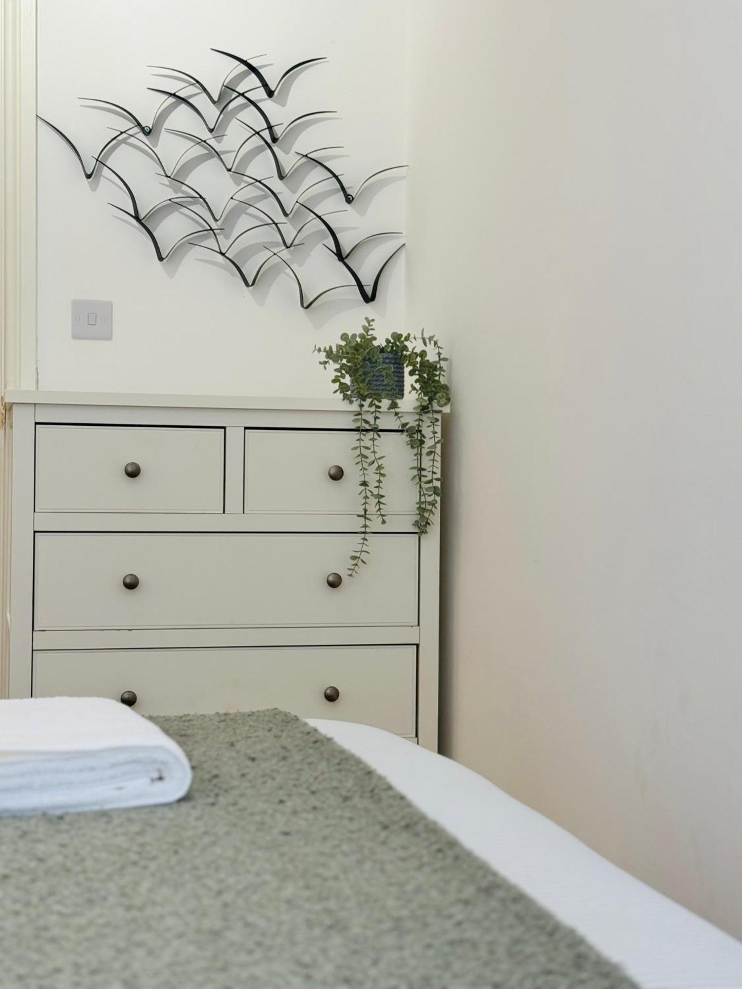 Holiday Home 2Br L 2Ba With Patio-Sleep 6 Лондон Экстерьер фото