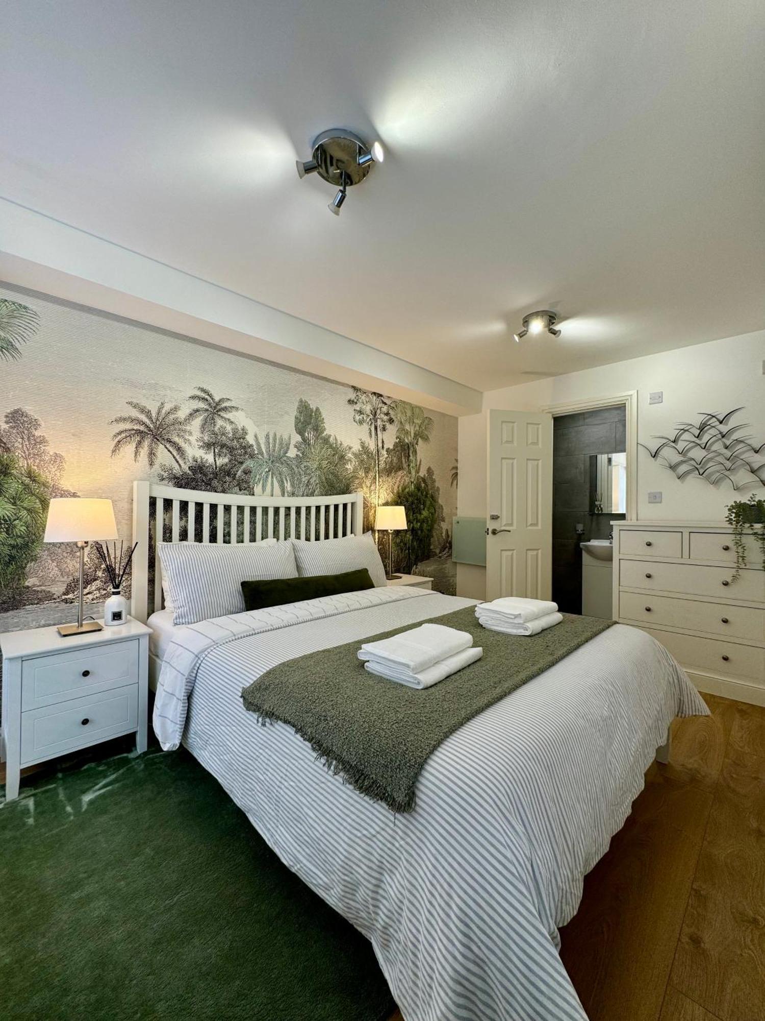 Holiday Home 2Br L 2Ba With Patio-Sleep 6 Лондон Экстерьер фото