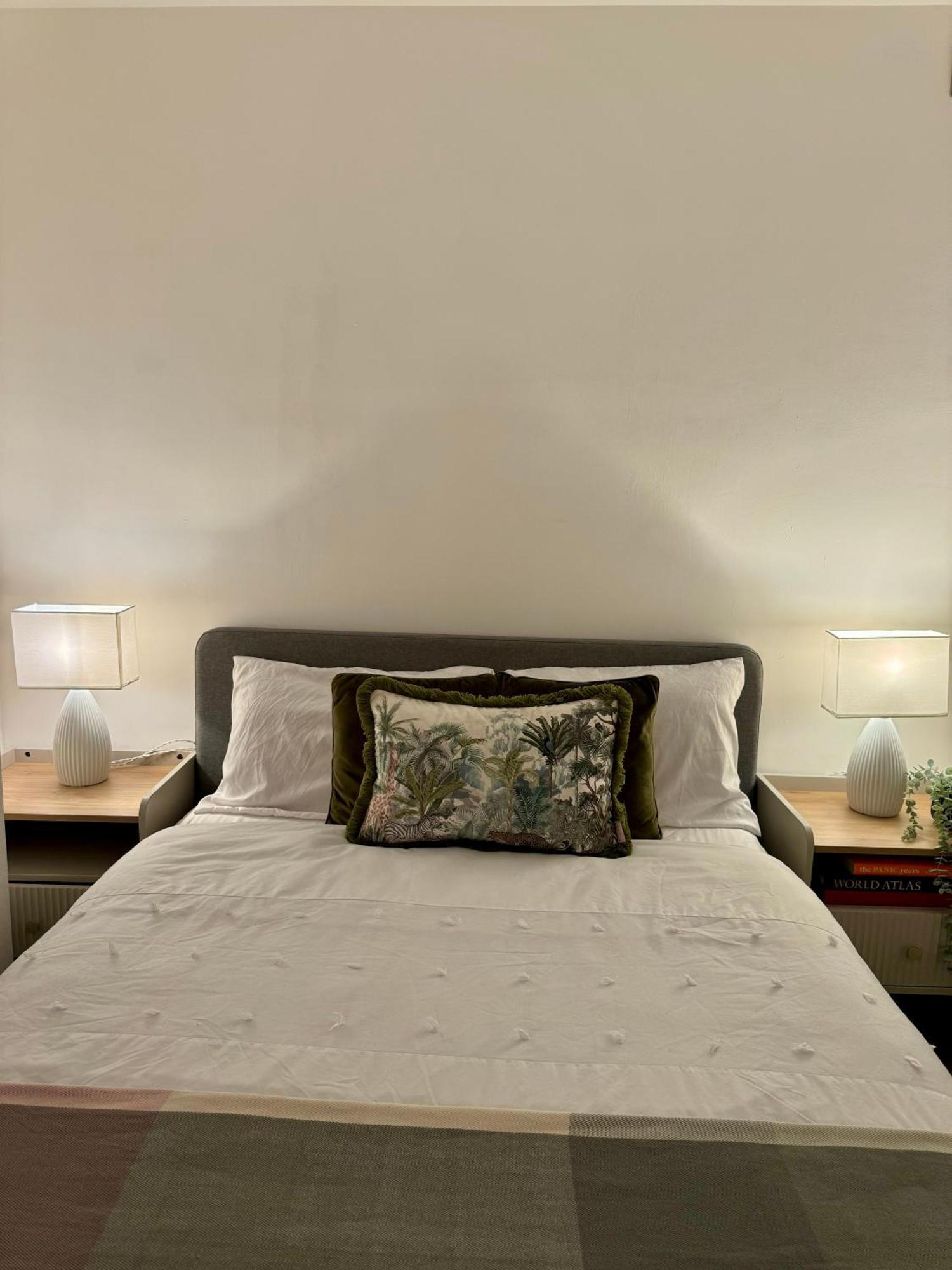 Holiday Home 2Br L 2Ba With Patio-Sleep 6 Лондон Экстерьер фото