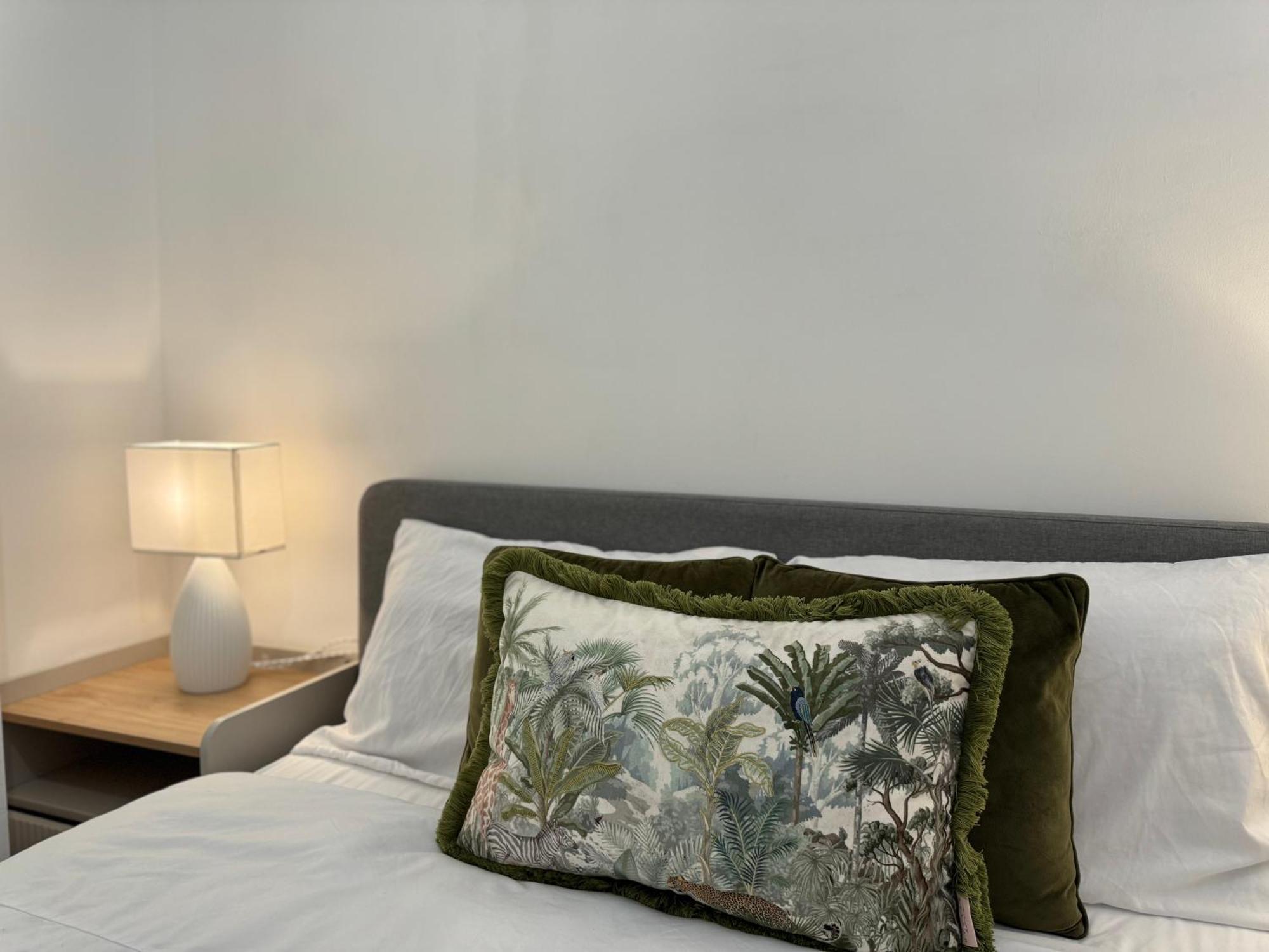 Holiday Home 2Br L 2Ba With Patio-Sleep 6 Лондон Экстерьер фото